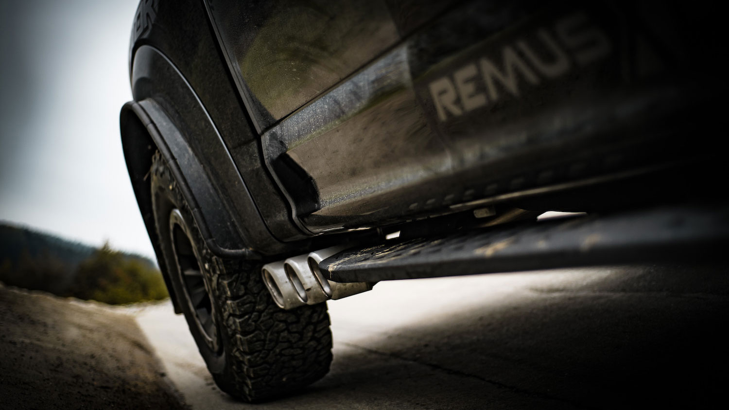 Racing Cat back System Left/Right with resonated centre section and sidepipe right side with 3 tail pipes 138x75 mm angled Ford : F150 Gen 13 3.5 V6