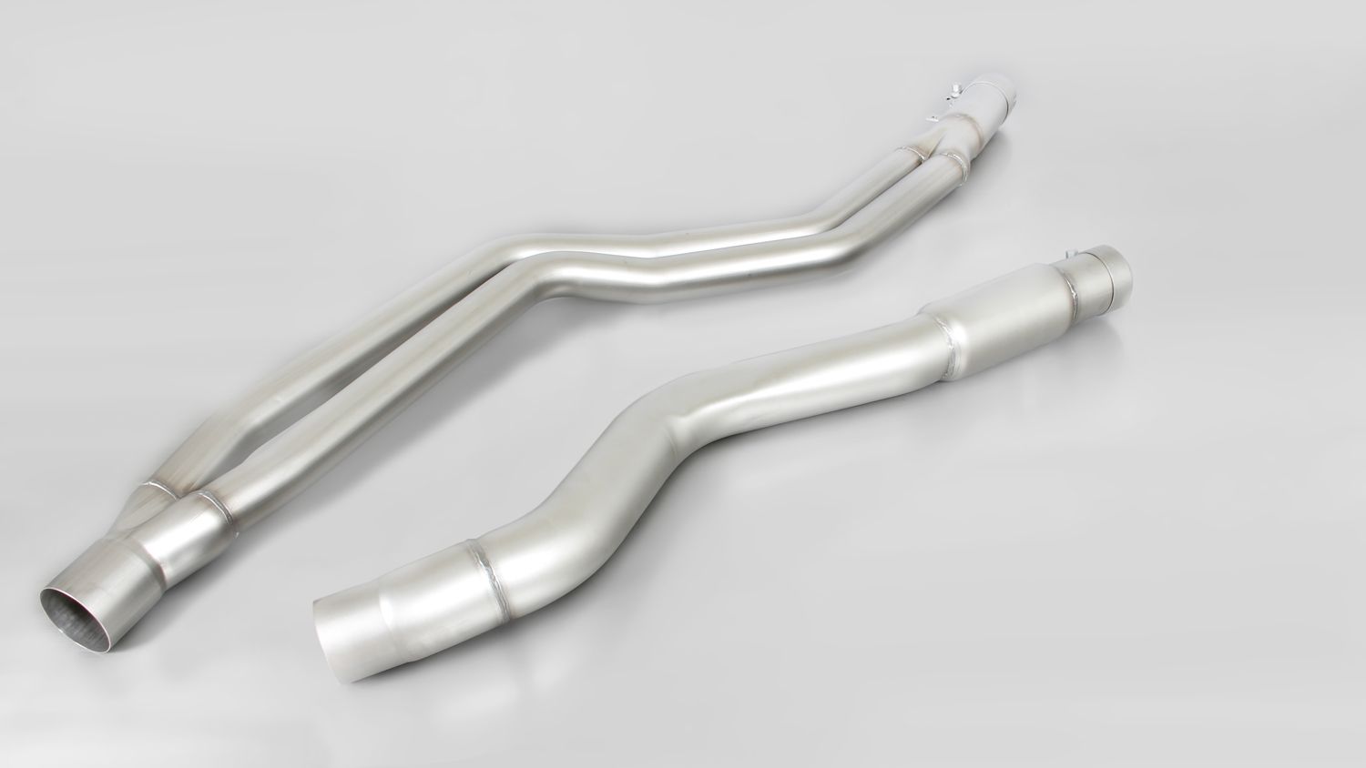 Resonated Cat back System Left/Right with Integrated valves using the OE valve control system with 4 chromed tail pipes 76 mm straight cut BMW : 3 Series F30/F31 LCI 330ix